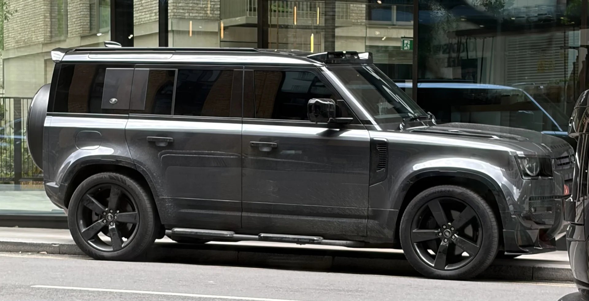 Land Rover Defender 110